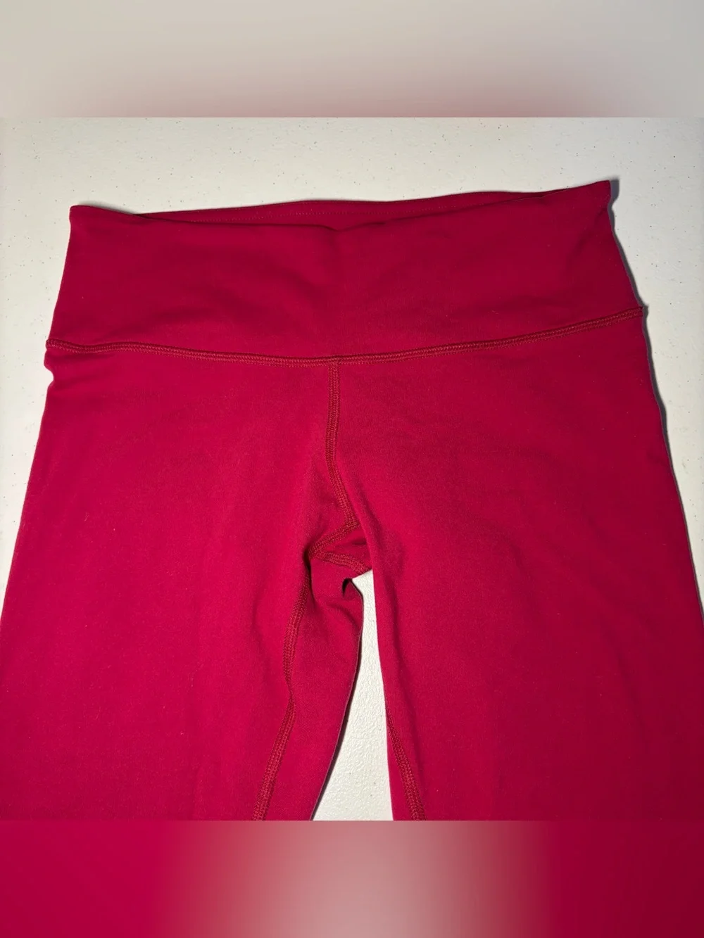 Lululemon Athletica Women's Wunder Under Cropped Leggings Red Solid Logo Size 6